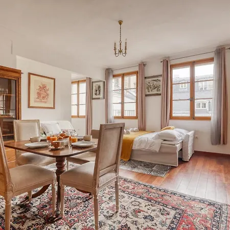 Bohemian & Authentic Parisian Flat - 07