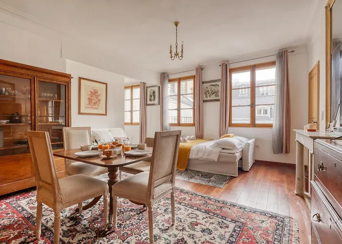 Bohemian & Authentic Parisian Flat - 07
