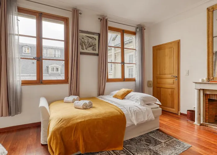 Bohemian & Authentic Parisian Flat - 07