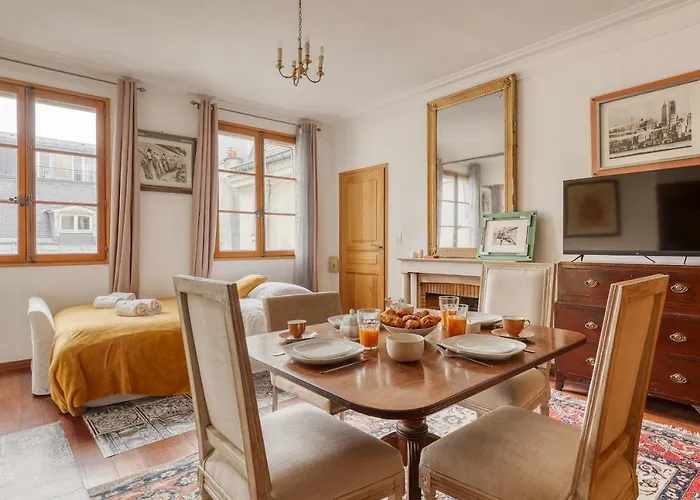 Bohemian & Authentic Parisian Flat - 07
